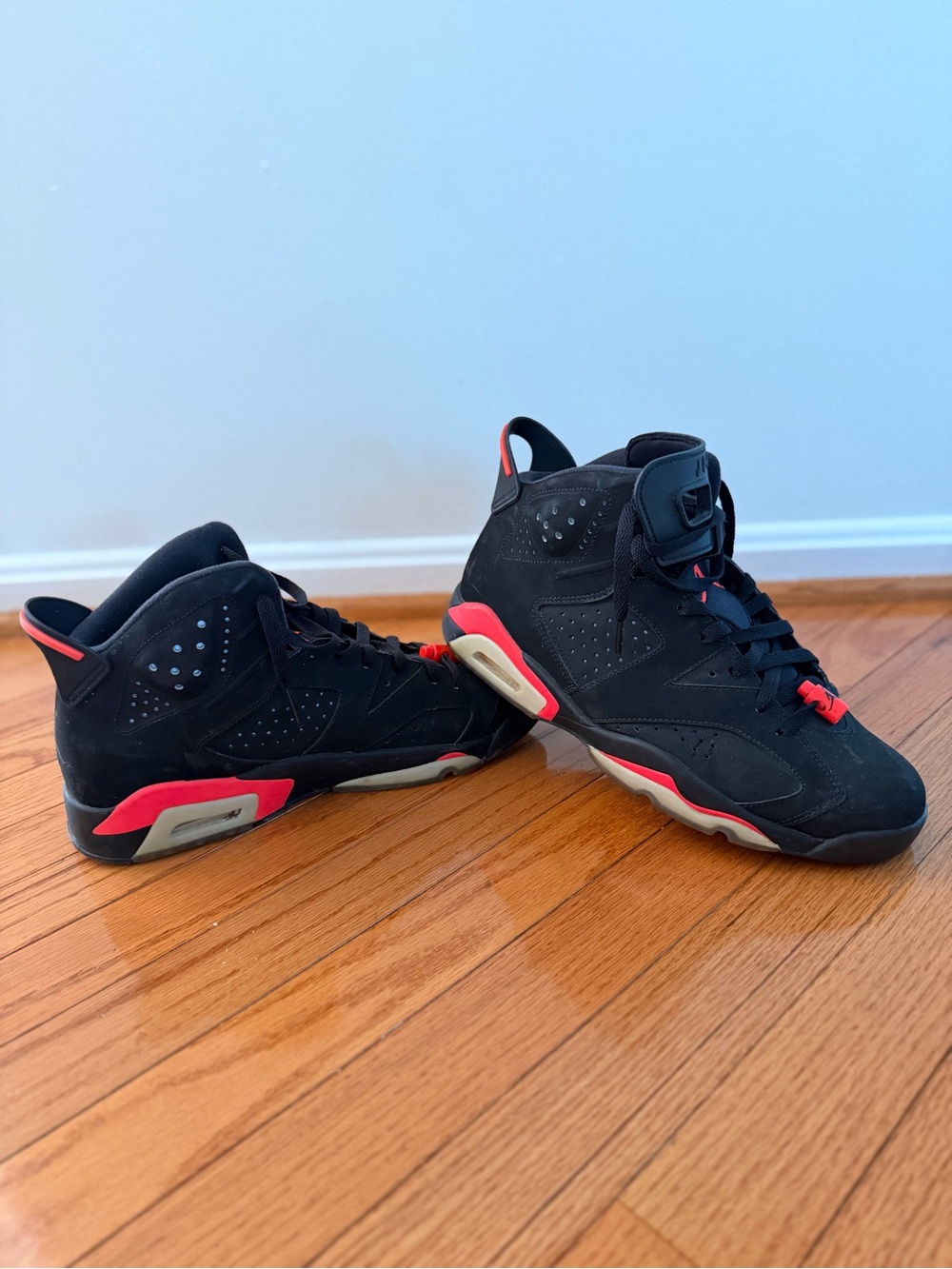 Jordan Retro Black and Red Men's Sneakers